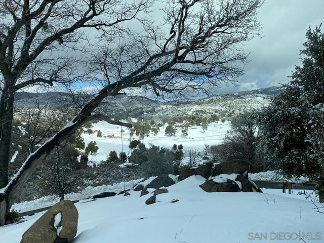 16690 Iron Springs Rd, Julian CA: https://media.crmls.org/mediaz/5fc56e7e-0aa5-4be5-8d2f-5fde7e381d82.jpg