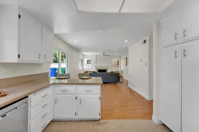 Detail Gallery Image 11 of 47 For 4251 via Clemente, Oceanside,  CA 92057 - 3 Beds | 2/1 Baths