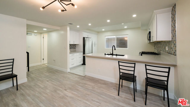 13206 Admiral Avenue, Marina del Rey CA: https://media.crmls.org/mediaz/5fc62d8b-51d6-47e0-8663-1869e2d9008c.jpg