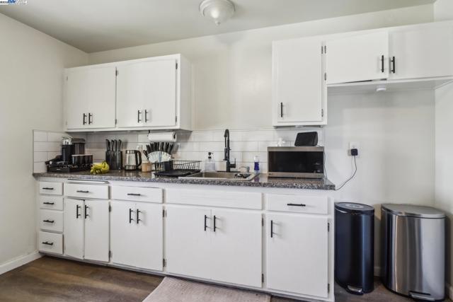 759 Bishop Ave, Hayward CA: https://media.crmls.org/mediaz/5fc653ef-2636-4911-84da-d7d5a9fb8d36.jpg