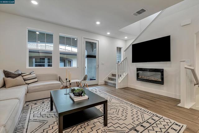 39103 Via Vicenza, San Ramon CA: https://media.crmls.org/mediaz/5fc688f7-ae0f-4eae-a675-d16afa5a093c.jpg
