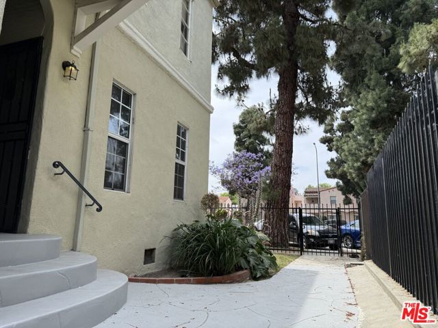 4264 Leimert Boulevard, Los Angeles CA: https://media.crmls.org/mediaz/5fc73a1c-c0d4-4f18-b95b-ca5baa021393.jpg