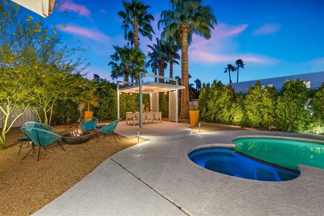 1862 N Nogales Way, Palm Springs CA: https://media.crmls.org/mediaz/5fc76625-df0a-48c2-8fd0-ff0575d39b86.jpg