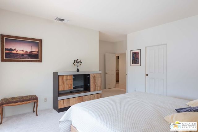40840 Centennial Circle, Palm Desert CA: https://media.crmls.org/mediaz/5fc79c47-742c-405b-a299-a704fb64ad34.jpg