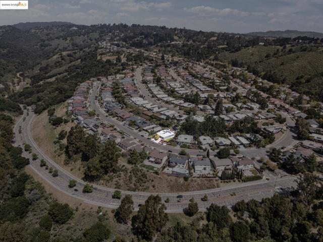8156 Coach Dr, Oakland CA: https://media.crmls.org/mediaz/5fc7f88d-a924-44cd-84e0-eb974fbbb474.jpg