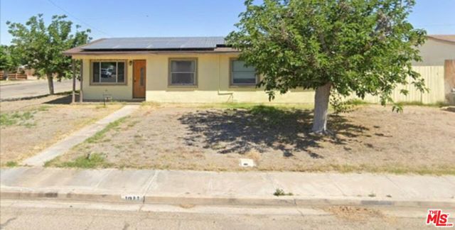 1011 E California Street, Blythe CA: https://media.crmls.org/mediaz/5fc83022-1fec-4eb7-9461-ccb32ba7ac79.jpg
