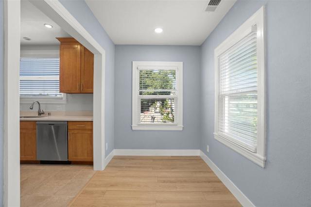 315 Grand Boulevard, San Mateo CA: https://media.crmls.org/mediaz/5fc8ae6e-fbf6-4404-988e-35989ba73104.jpg