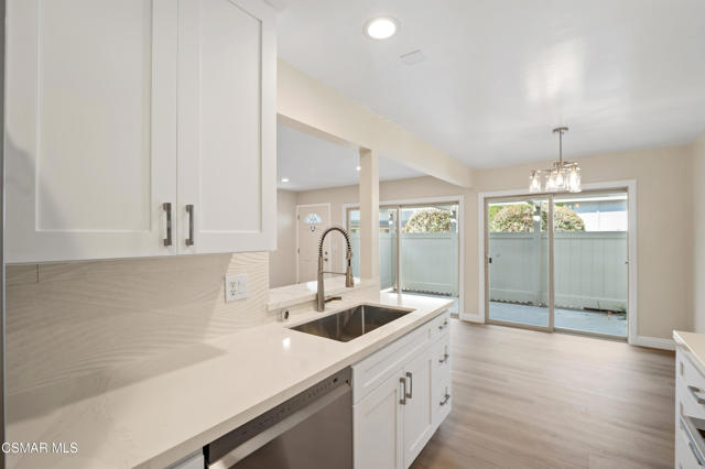 2845 Instone Court, Westlake Village CA: https://media.crmls.org/mediaz/5fc92f27-86f1-4f89-ac56-7cefd1934550.jpg