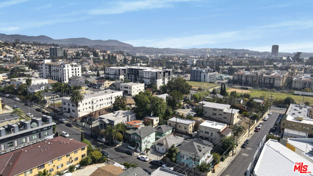 306 N Bixel Street, Los Angeles CA: https://media.crmls.org/mediaz/5fc9523f-dfb9-4c91-90f0-588cca0ef213.jpg