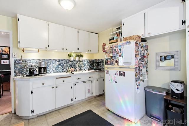 1654 LINWOOD, San Diego CA: https://media.crmls.org/mediaz/5fc9670d-1128-4fa3-a2d7-634fe91d8afc.jpg