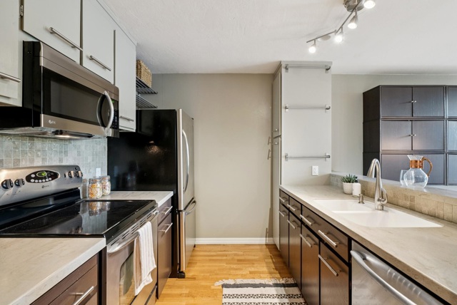 Image 10 of 56 For 2101 Shoreline Dr  153