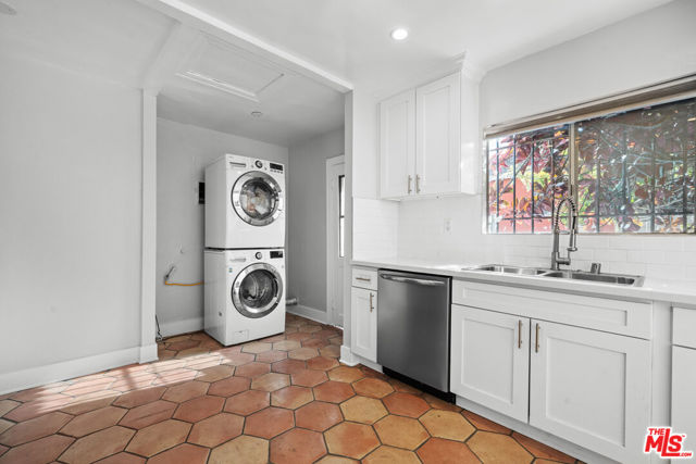 2826 Somerset Drive, Los Angeles CA: https://media.crmls.org/mediaz/5fc9ba02-83ed-4d3b-8040-64413d92011d.jpg