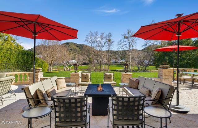 240 W Stafford Road, Thousand Oaks CA: https://media.crmls.org/mediaz/5fc9cb17-f046-457b-8db8-2eed423b71a9.jpg