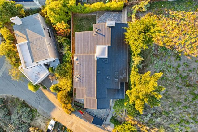 107 Dolphine Avenue, El Granada CA: https://media.crmls.org/mediaz/5fc9fb09-7db4-4ce9-bc7b-4cfa61ce64f7.jpg