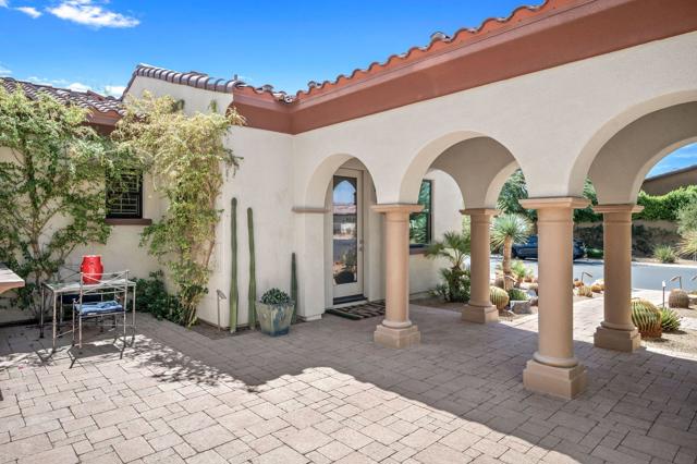 11 Alicante Circle, Rancho Mirage CA: https://media.crmls.org/mediaz/5fca0ad0-72ac-4949-99d9-bb5df8ffda9d.jpg