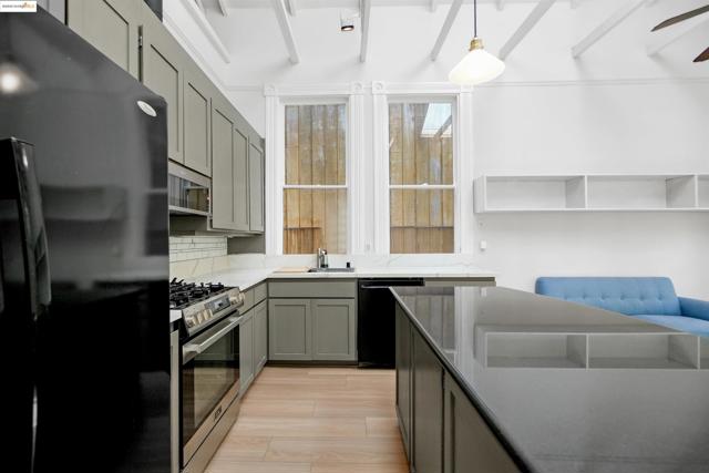 2654 Bush St, San Francisco CA: https://media.crmls.org/mediaz/5fca9fbc-53e1-44b5-98cf-6685f0cdd508.jpg