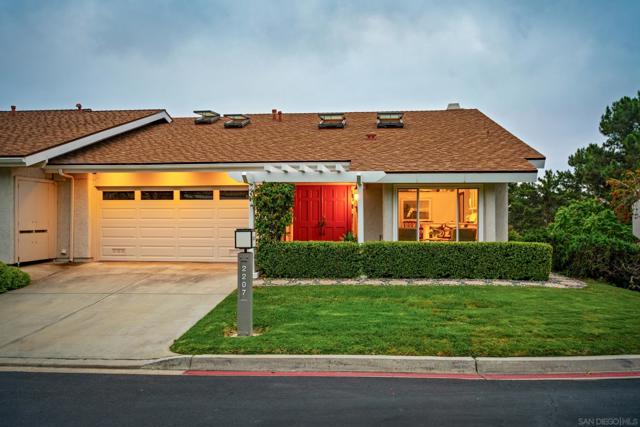 2207 Caminito Cabala, La Jolla CA: https://media.crmls.org/mediaz/5fcaea0c-84a1-4b18-9b58-f78833403625.jpg