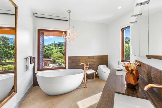 14835 Baranga Lane, Saratoga CA: https://media.crmls.org/mediaz/5fcb9cc6-4c5c-4977-9964-986ead2c541c.jpg