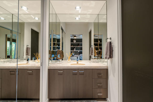 108 Waterford Circle, Rancho Mirage CA: https://media.crmls.org/mediaz/5fcbb3bd-66d9-42b9-b626-cd0576a5f2ce.jpg