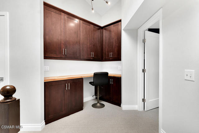 751 Lynnmere Drive, Thousand Oaks CA: https://media.crmls.org/mediaz/5fcbd81f-58e2-4f4e-8354-ba72396b1dc3.jpg