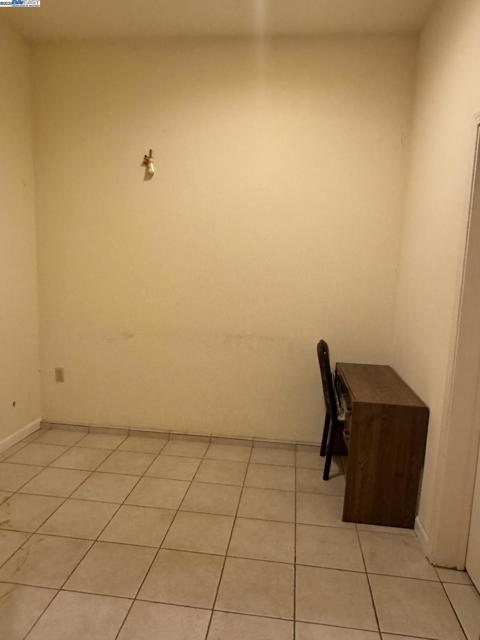 5020 Mission Street, San Francisco CA: https://media.crmls.org/mediaz/5fcc15cb-57d3-4275-90ab-0de1dad84a3c.jpg