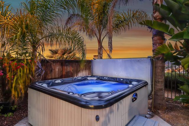6911 Goldstone Rd, Carlsbad CA: https://media.crmls.org/mediaz/5fcc467e-520f-4da3-b7a0-394153427117.jpg