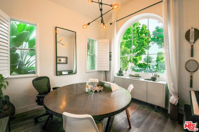 1943 19th Street, Santa Monica CA: https://media.crmls.org/mediaz/5fcca5ee-fc81-4ba5-a67f-c43960bd1874.jpg