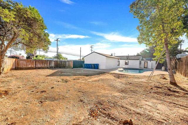 1301 Clove St, El Cajon CA: https://media.crmls.org/mediaz/5fcd1dc5-4339-480a-9b09-275a8579f5c9.jpg