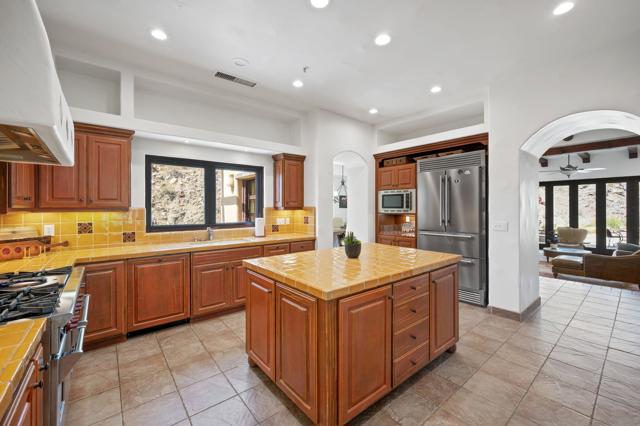 72275 Upper W Way, Palm Desert CA: https://media.crmls.org/mediaz/5fcd23fd-5d05-4f1b-99d5-b8b1f3d422b8.jpg
