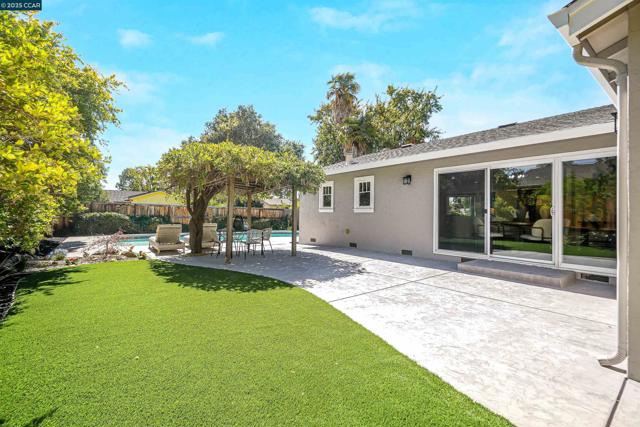 2501 Biscay Way, Walnut Creek CA: https://media.crmls.org/mediaz/5fcd851e-8c90-4618-a829-2c31e1e5fbaf.jpg