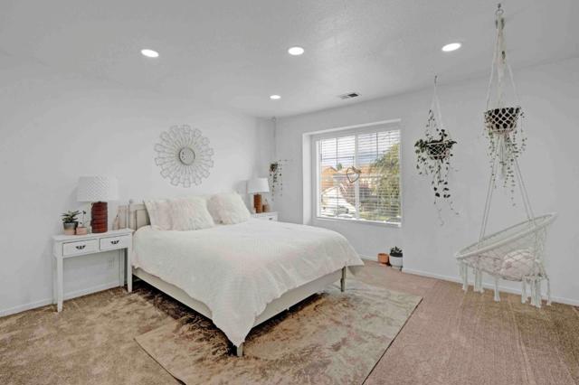 2425 Glenview Drive, Hollister CA: https://media.crmls.org/mediaz/5fcda0e3-31cc-433b-b882-df26a1560c7b.jpg