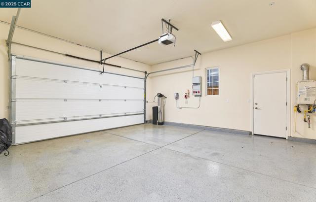 1681 Gamay Ln, Brentwood CA: https://media.crmls.org/mediaz/5fce93c3-652b-4de4-9931-ffd57b6983bb.jpg