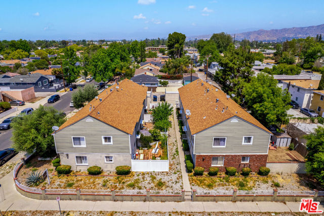 10617 OXNARD Street photo 1