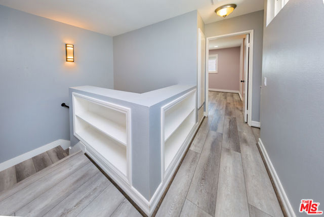 1017 Via Colinas, Thousand Oaks CA: https://media.crmls.org/mediaz/5fcf18be-ad89-4c7d-8320-b89873d641d6.jpg