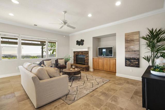 4040 Morning View Way, El Dorado Hills CA: https://media.crmls.org/mediaz/5fcf608a-82c2-4a4b-ad61-d7355df4e4dd.jpg