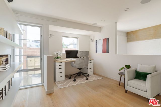 1132 5th Avenue, Venice CA: https://media.crmls.org/mediaz/5fcf9b71-6d4e-4b47-8eae-0f94436742ba.jpg