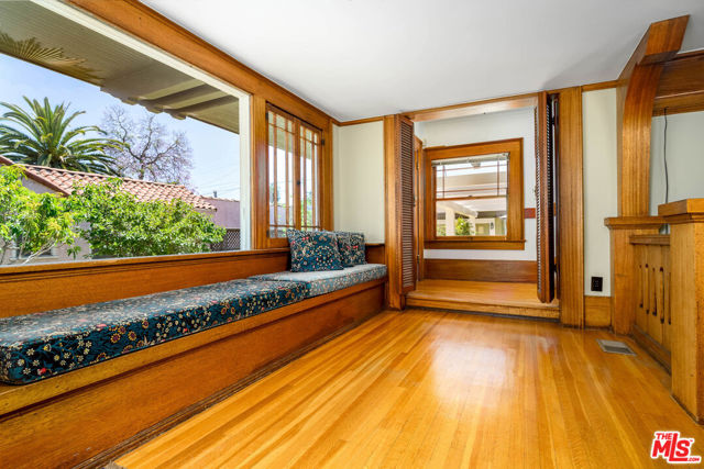 5301 Brynhurst Avenue, Los Angeles CA: https://media.crmls.org/mediaz/5fcfb897-8e6f-40bb-b07c-56e66821a167.jpg