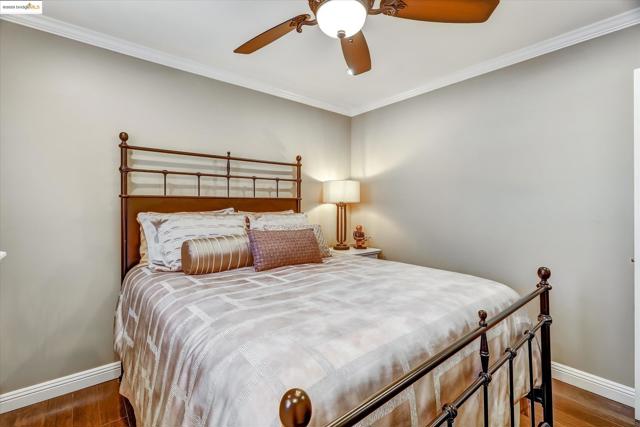6610 Bancroft Avenue, Oakland CA: https://media.crmls.org/mediaz/5fcfe3f6-8961-4979-9534-220d4cbc26d1.jpg