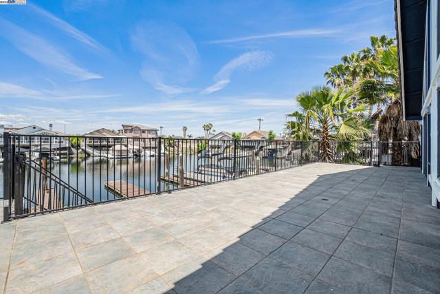 4325 Monterey ct, Discovery Bay CA: https://media.crmls.org/mediaz/5fcff176-d347-4346-8347-bcdbcab4f023.jpg
