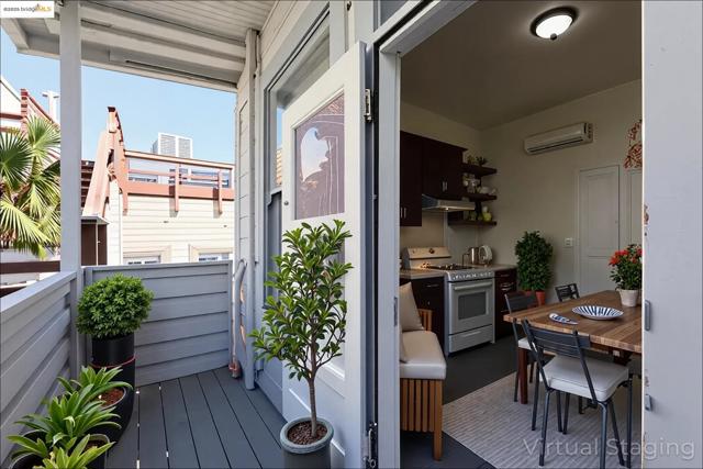 49 Auburn Street, San Francisco CA: https://media.crmls.org/mediaz/5fd04e2f-f977-4e54-bf6e-f5ebd8b20635.jpg