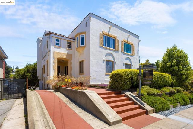 1222 Hollywood Ave, Oakland CA: https://media.crmls.org/mediaz/5fd0ca31-1872-45e2-a981-15a2fb288d2b.jpg