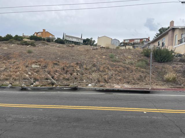 7520 High Street, La Mesa CA: https://media.crmls.org/mediaz/5fd1f6f5-655d-4a15-818b-d85a07bc120f.jpg