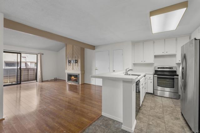 9140 Gramercy Dr, San Diego CA: https://media.crmls.org/mediaz/5fd204a8-106f-425e-8471-878e4be946dd.jpg