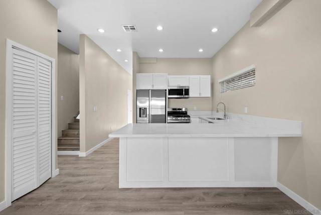 5126 5128 Alumni Pl, San Diego CA: https://media.crmls.org/mediaz/5fd27ad2-1924-4fec-b0eb-775ac6398dbf.jpg