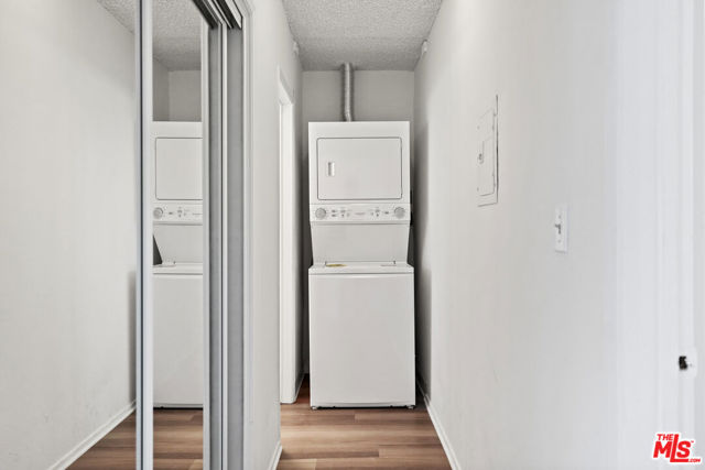 1515 Purdue Avenue, Los Angeles CA: https://media.crmls.org/mediaz/5fd2c922-72f8-470b-aa50-d6e0ce49301d.jpg