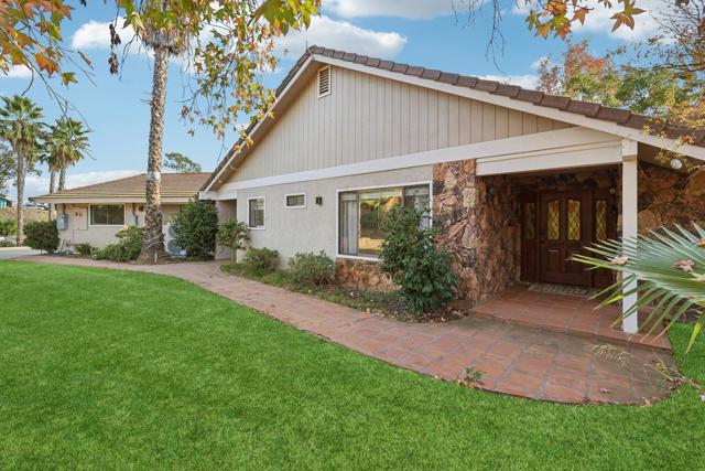 26086 Bear Valley Heights Road, Escondido CA: https://media.crmls.org/mediaz/5fd2e617-2c0b-438e-949f-bc771b8b4b91.jpg