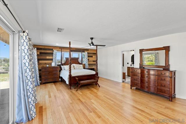 20403 Rancho Villa Rd, Ramona CA: https://media.crmls.org/mediaz/5fd2f0dd-baa7-45f3-8f24-19943f0a7093.jpg