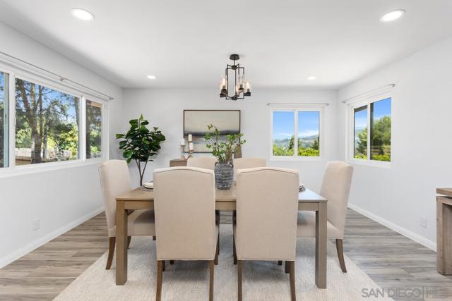 14210 Tierra Bonita Road, Poway CA: https://media.crmls.org/mediaz/5fd30456-dbcf-4287-97ba-d24f7482bba0.jpg