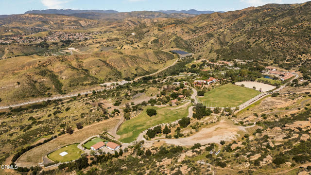 Detail Gallery Image 19 of 75 For 2940 Kuehner Dr, Simi Valley,  CA 93063 - 57 Beds | 40 Baths