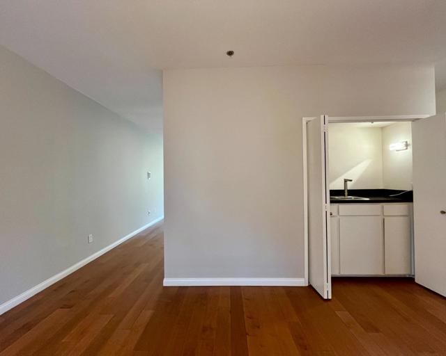 525 Almer Road, Burlingame CA: https://media.crmls.org/mediaz/5fd36db3-87e5-4c30-b3bc-56489a9920c0.jpg